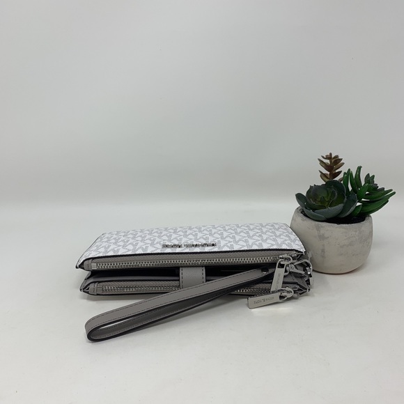 Michael Kors JST Large Zip Wristlet - Picture 4 of 8